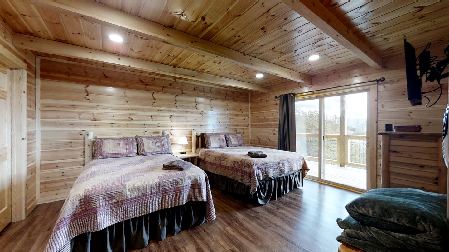 Mountain Cabin with Spa and Breathtaking Views in Sevierville, Tennessee