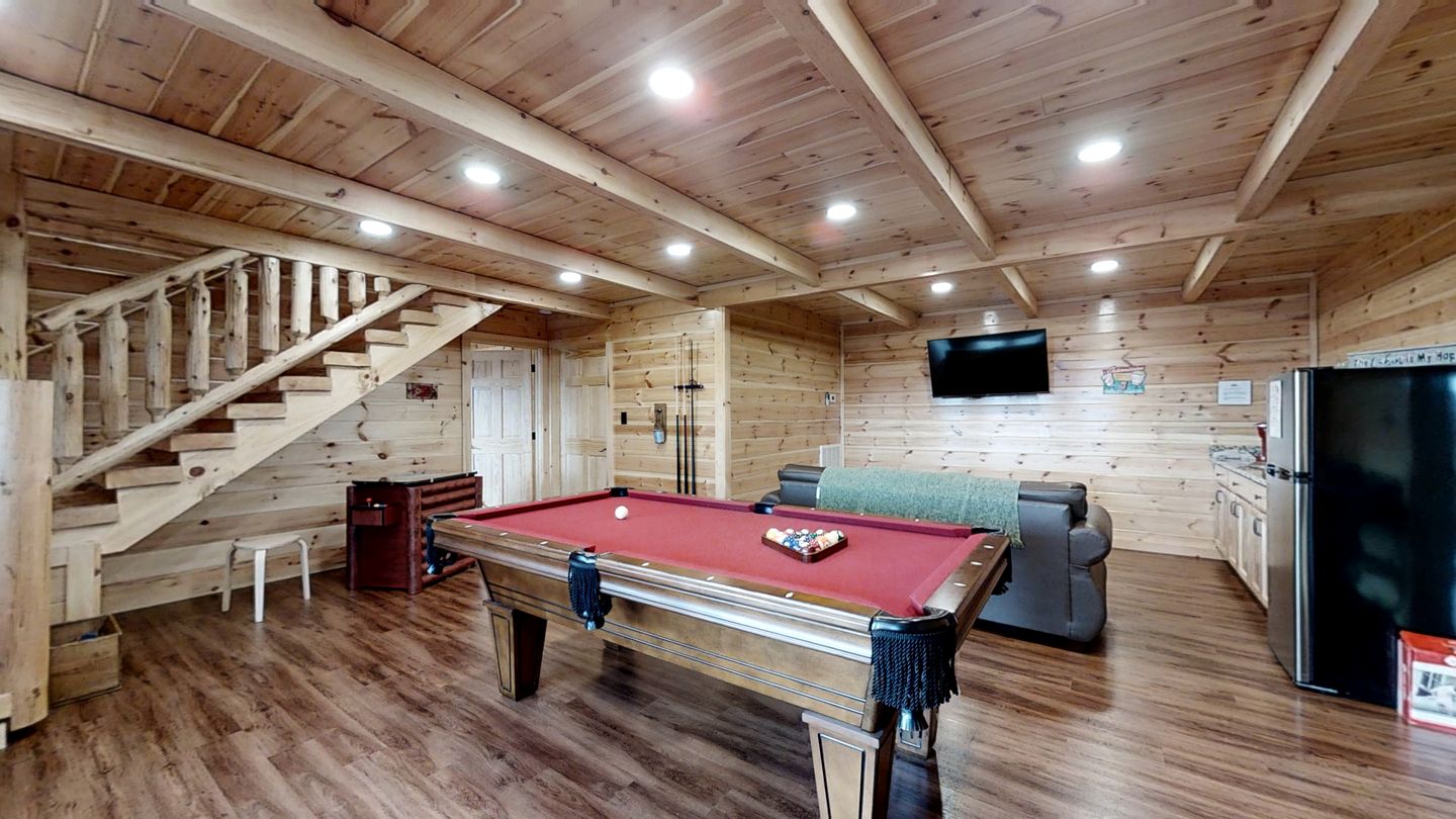 Mountain Cabin with Spa and Breathtaking Views in Sevierville, Tennessee