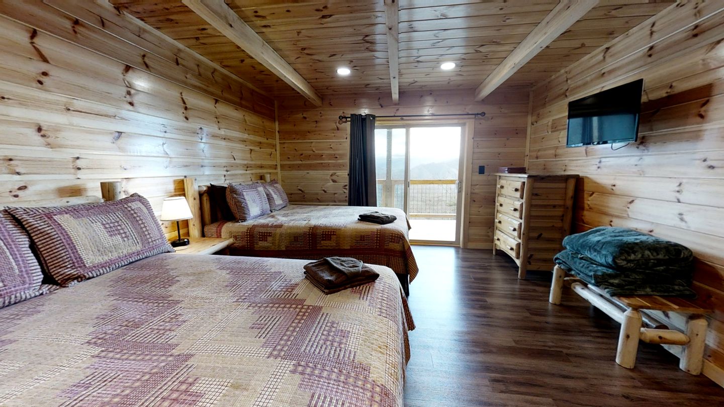 Mountain Cabin with Spa and Breathtaking Views in Sevierville, Tennessee