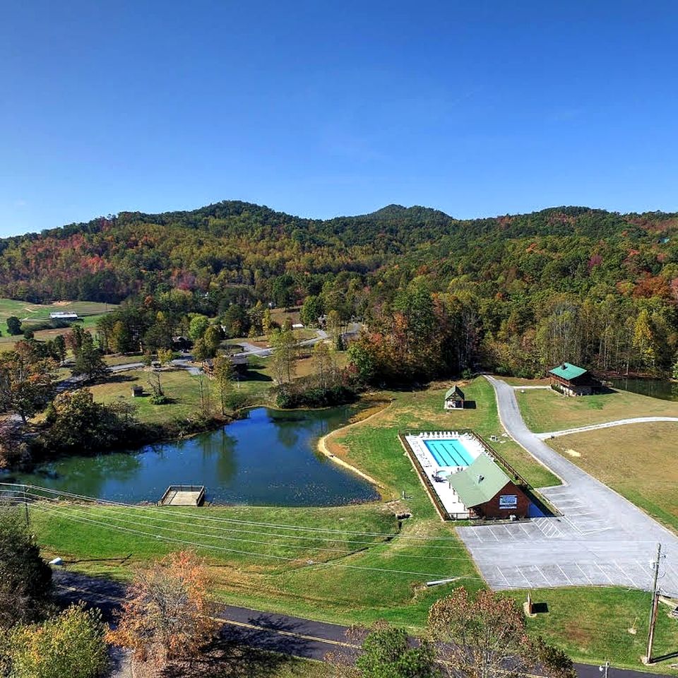 Mountain Cabin with Spa and Breathtaking Views in Sevierville, Tennessee