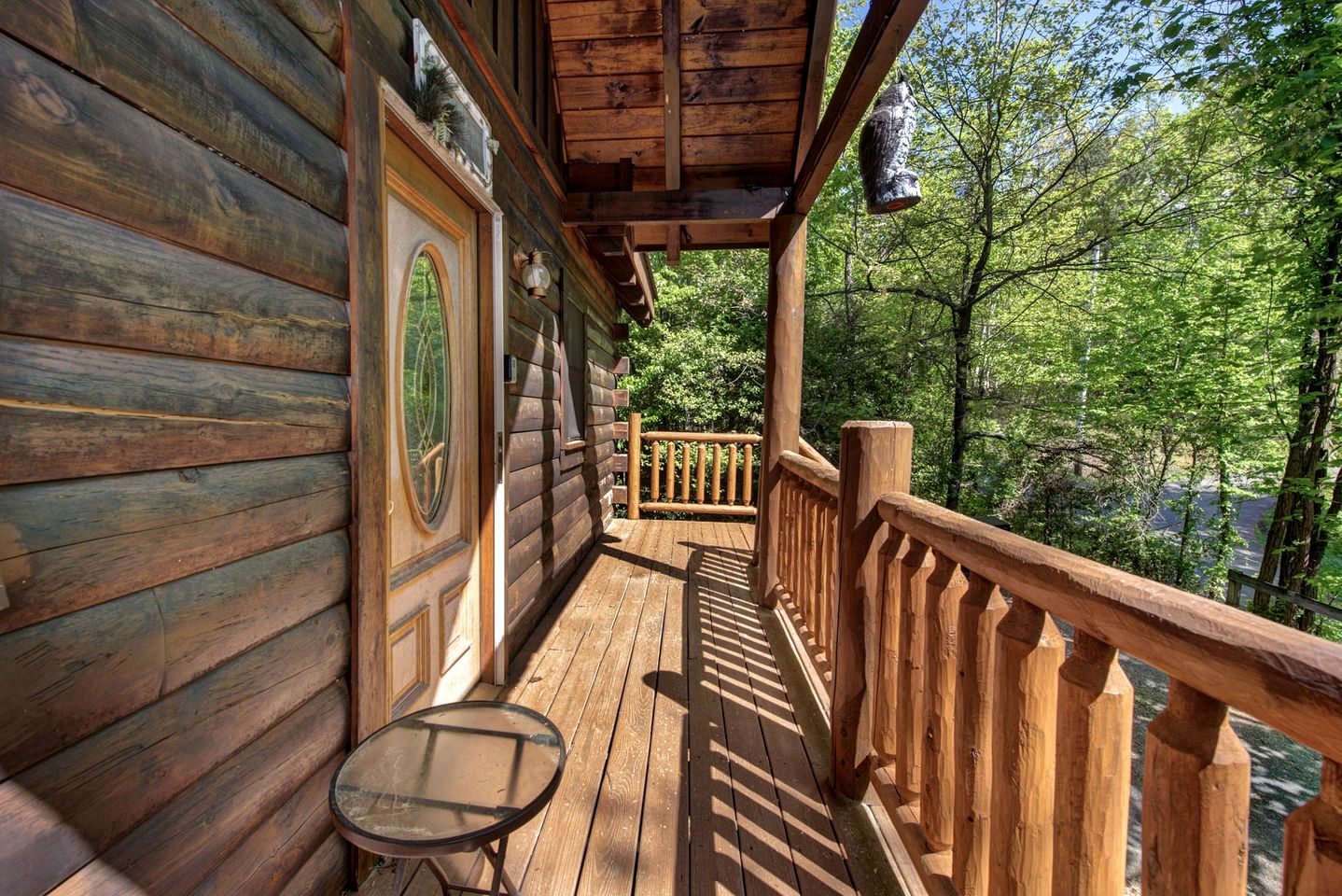 Wooden Secluded Cabin with Jacuzzi and Pool Table in Tennessee