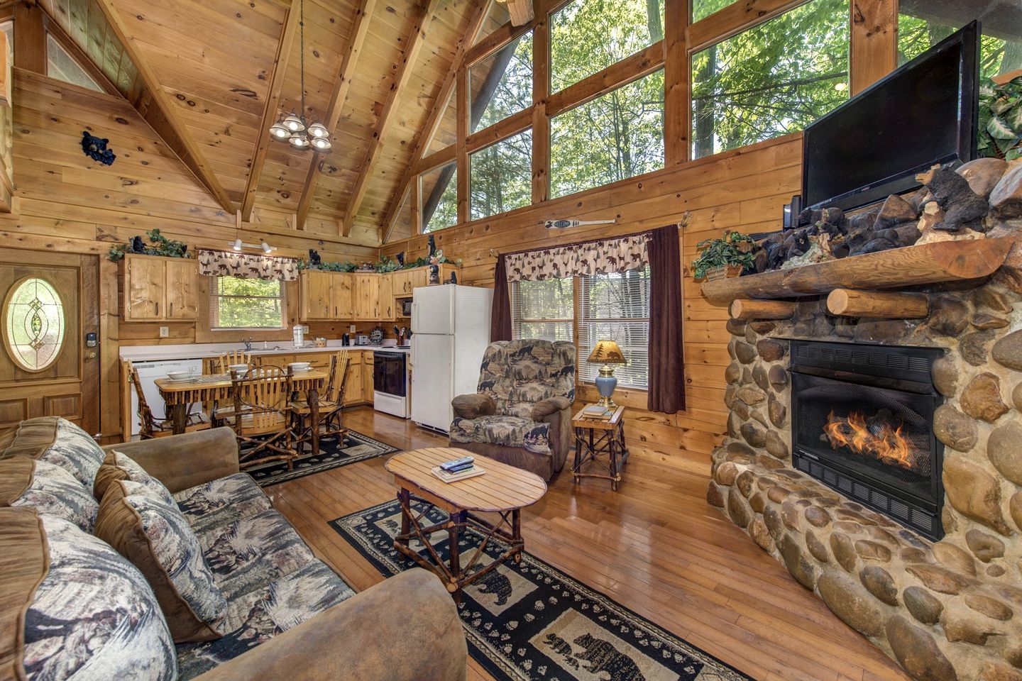 Wooden Secluded Cabin with Jacuzzi and Pool Table in Tennessee