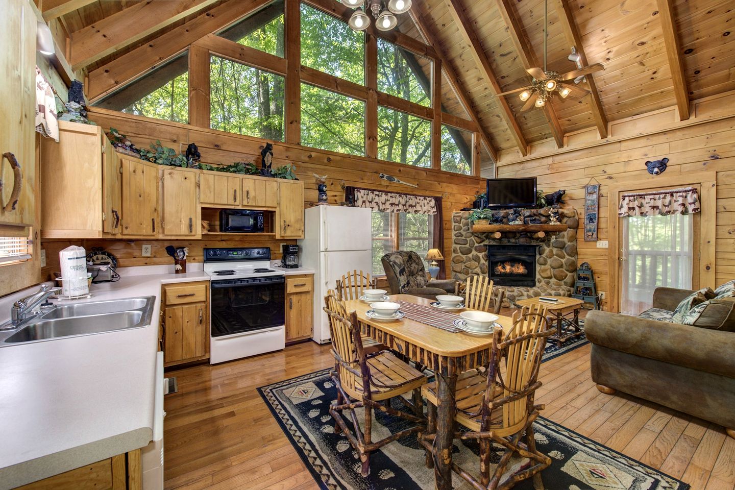 Wooden Secluded Cabin with Jacuzzi and Pool Table in Tennessee