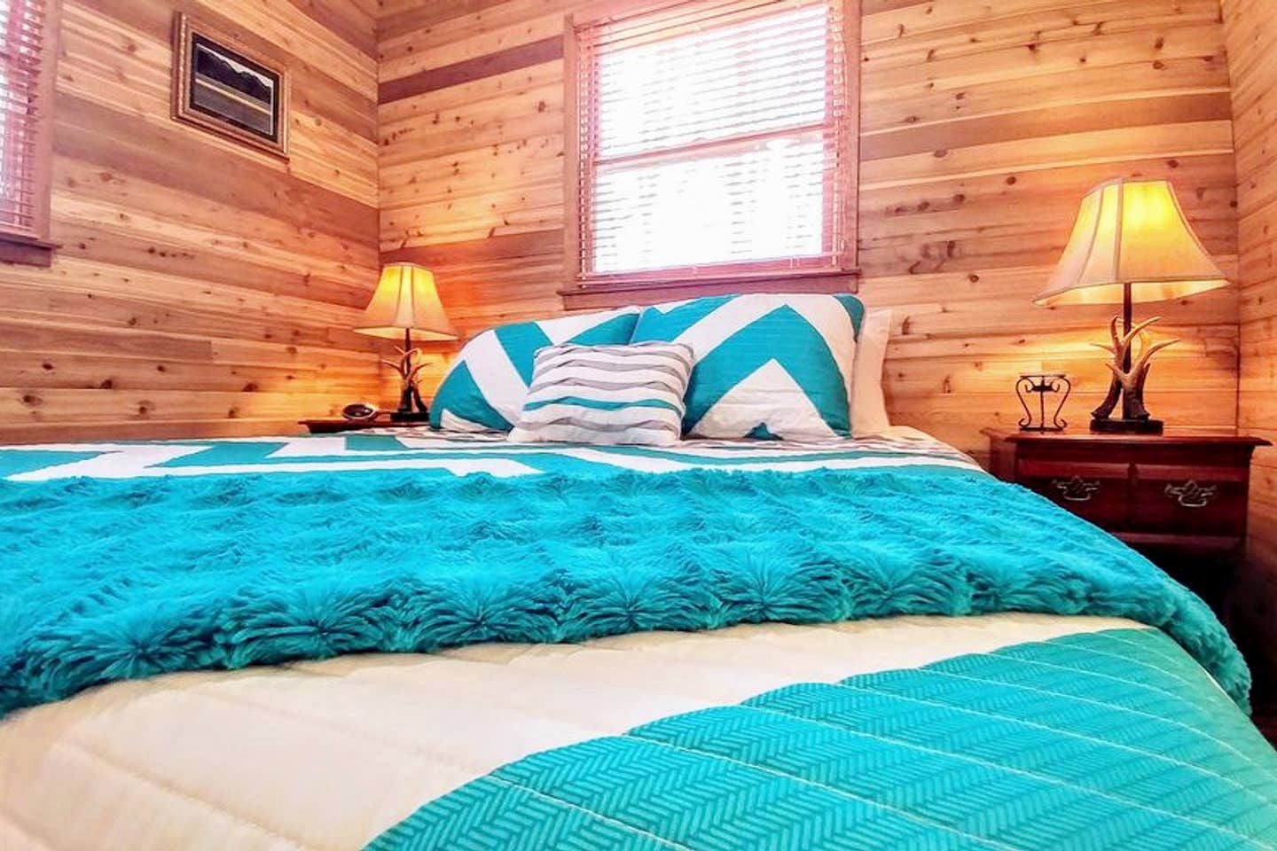 Charming Cabin with Views of the Great Smoky Mountains in Whittier, North Carolina