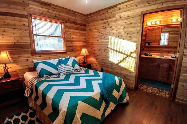 Cabins (Whittier, North Carolina, United States)