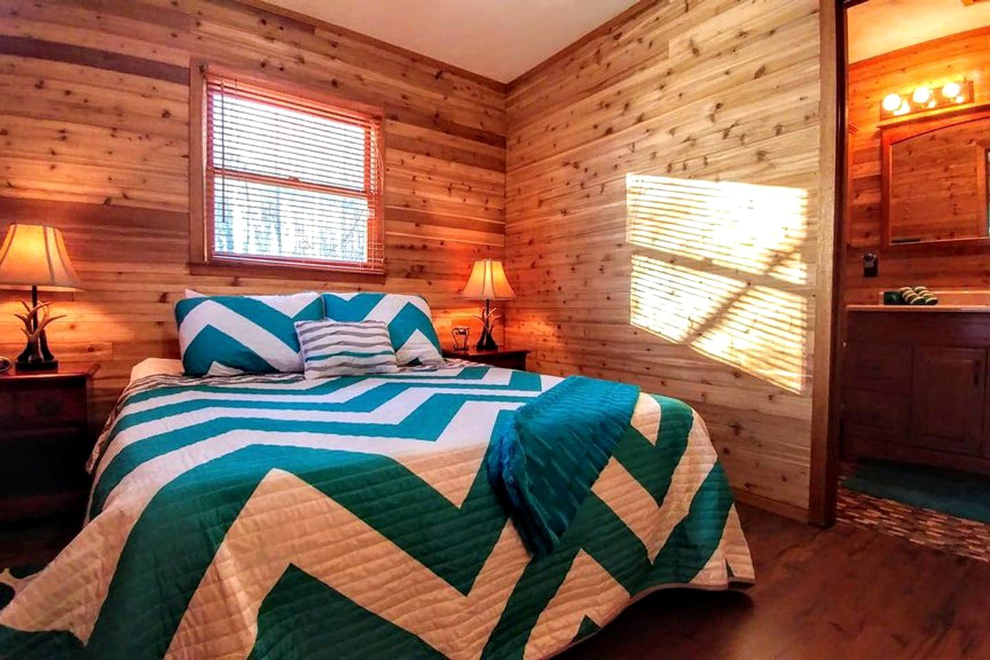 Charming Cabin with Views of the Great Smoky Mountains in Whittier, North Carolina