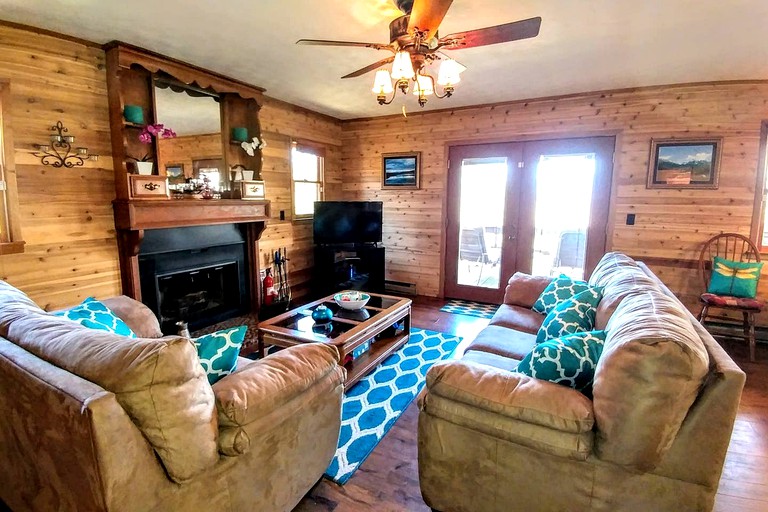 Cabins (Whittier, North Carolina, United States)