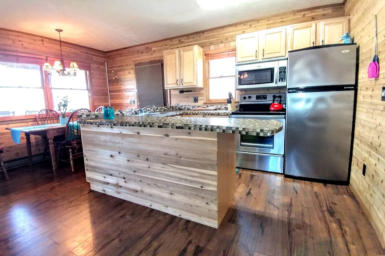 Cabins (Whittier, North Carolina, United States)