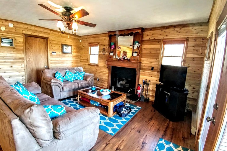 Cabins (Whittier, North Carolina, United States)