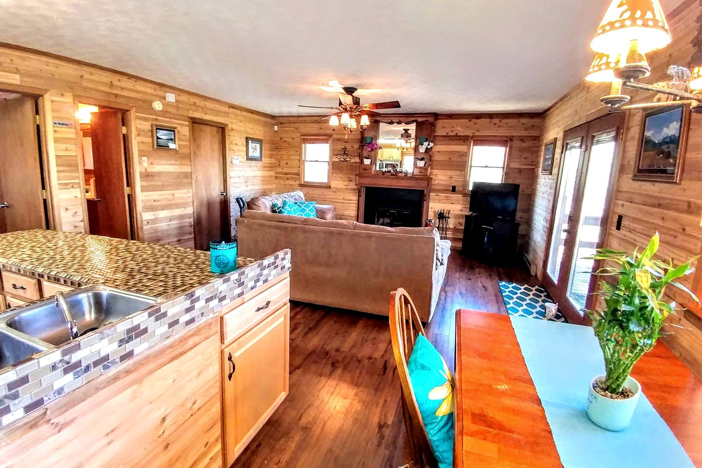 Charming Cabin with Views of the Great Smoky Mountains in Whittier, North Carolina