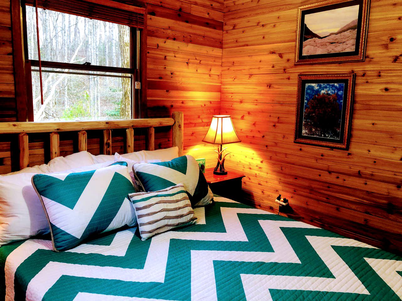 Charming Cabin with Views of the Great Smoky Mountains in Whittier, North Carolina