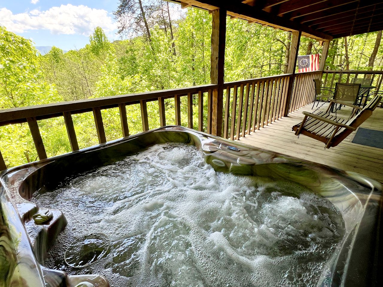 Rustic Picturesque Cabin with Hot-Tub in Sevierville, Tennessee