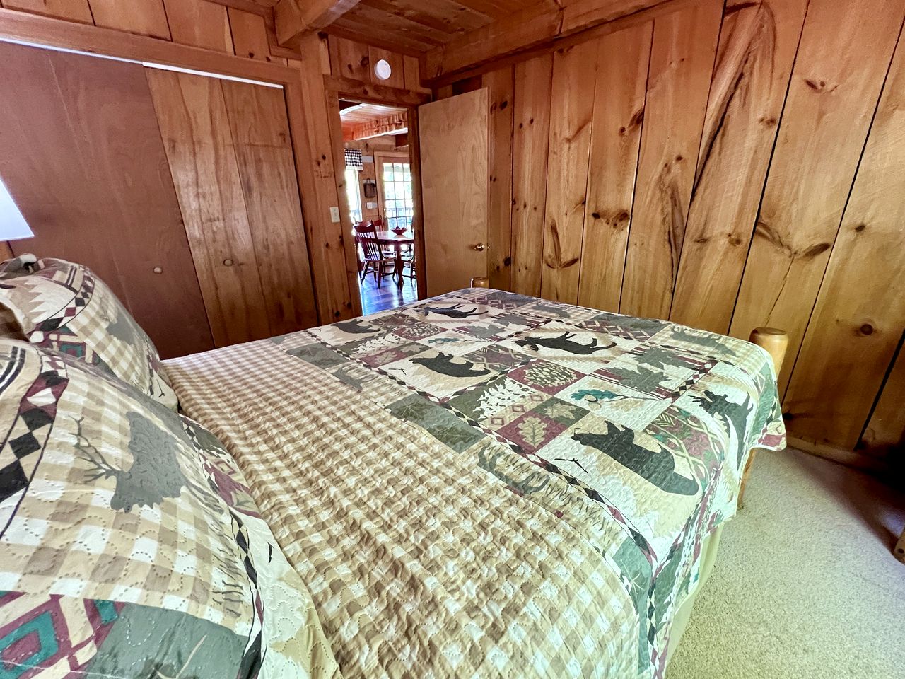 Rustic Picturesque Cabin with Hot-Tub in Sevierville, Tennessee