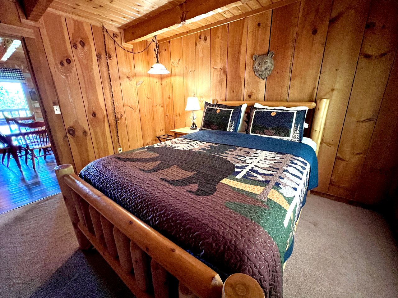 Rustic Picturesque Cabin with Hot-Tub in Sevierville, Tennessee