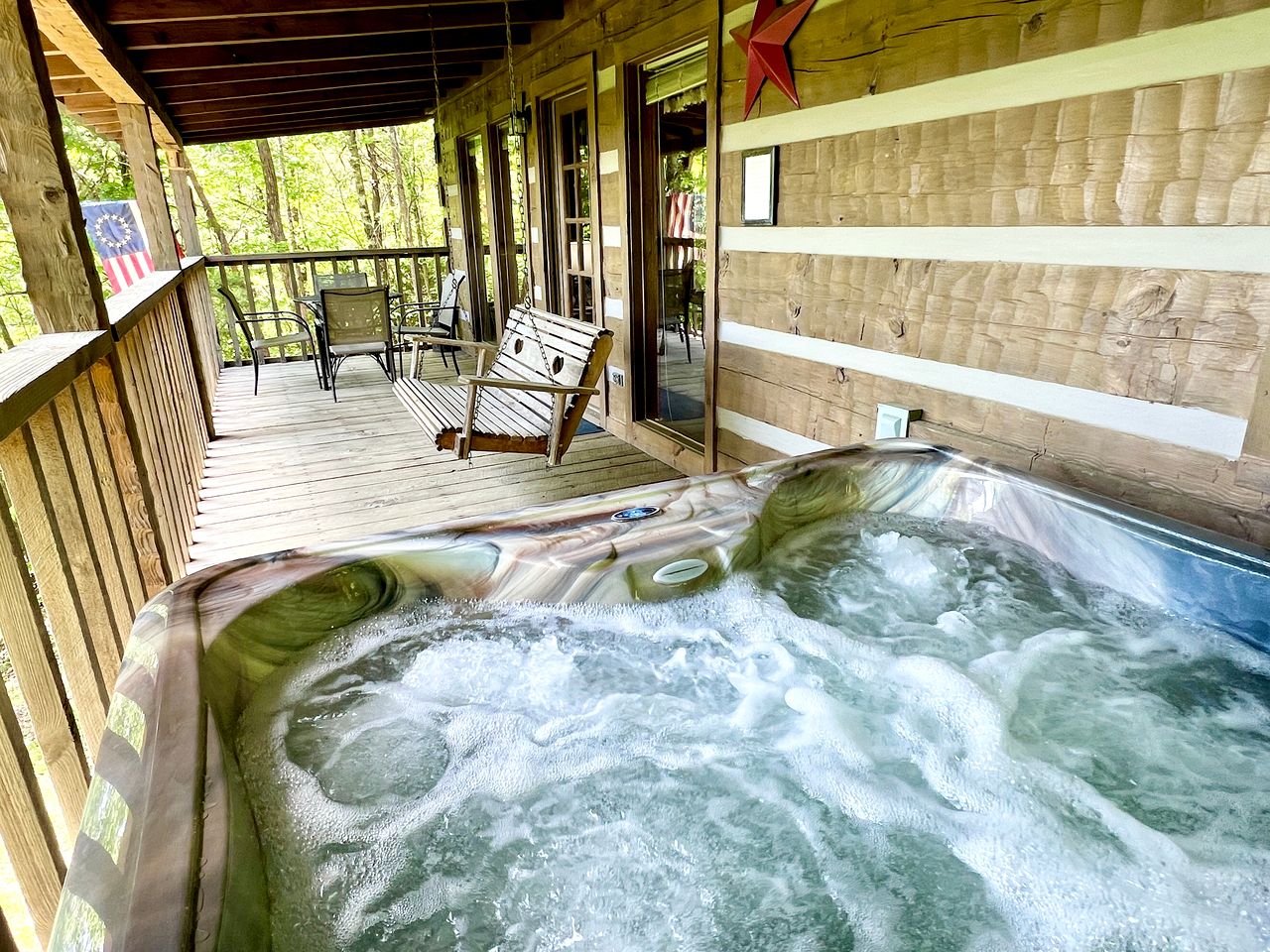 Rustic Picturesque Cabin with Hot-Tub in Sevierville, Tennessee