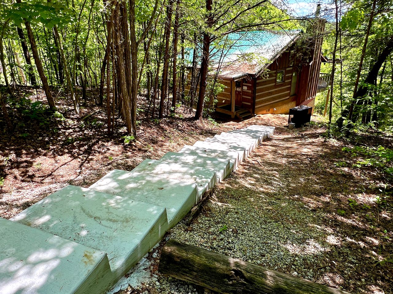 Rustic Picturesque Cabin with Hot-Tub in Sevierville, Tennessee