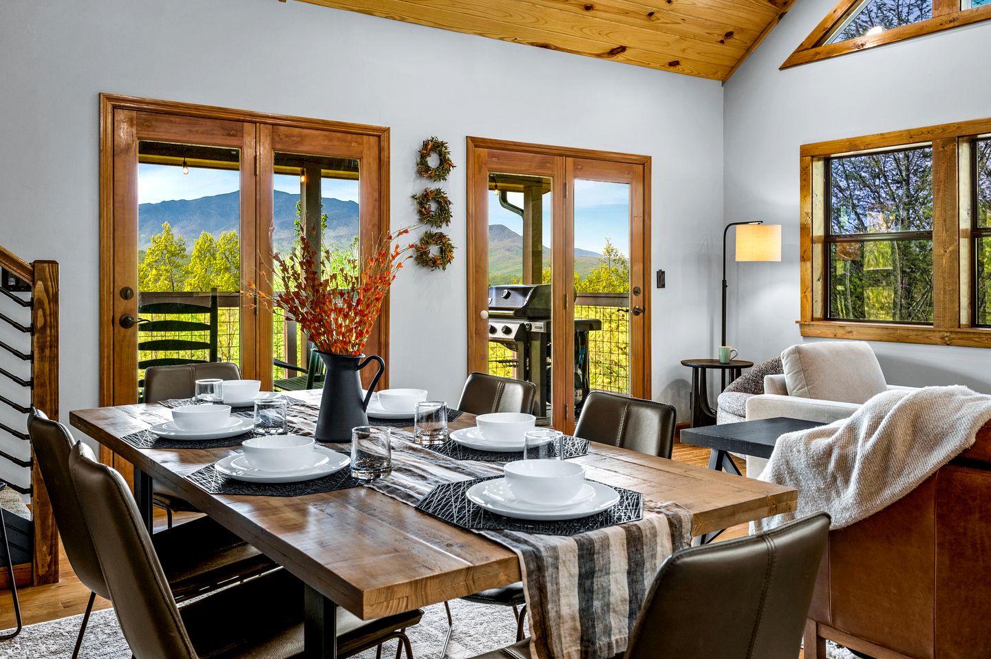 Luxurious Accessible Getaway Cabin with Hot Tub and Panoramic Views in the Smoky Mountains, Tennessee