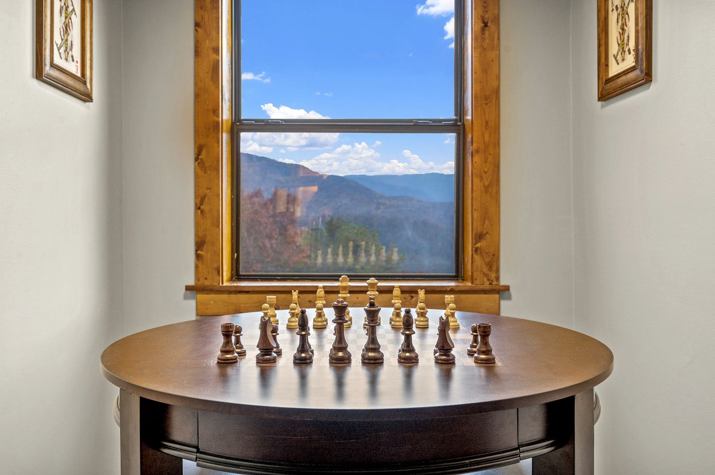 Luxurious Accessible Getaway Cabin with Hot Tub and Panoramic Views in the Smoky Mountains, Tennessee