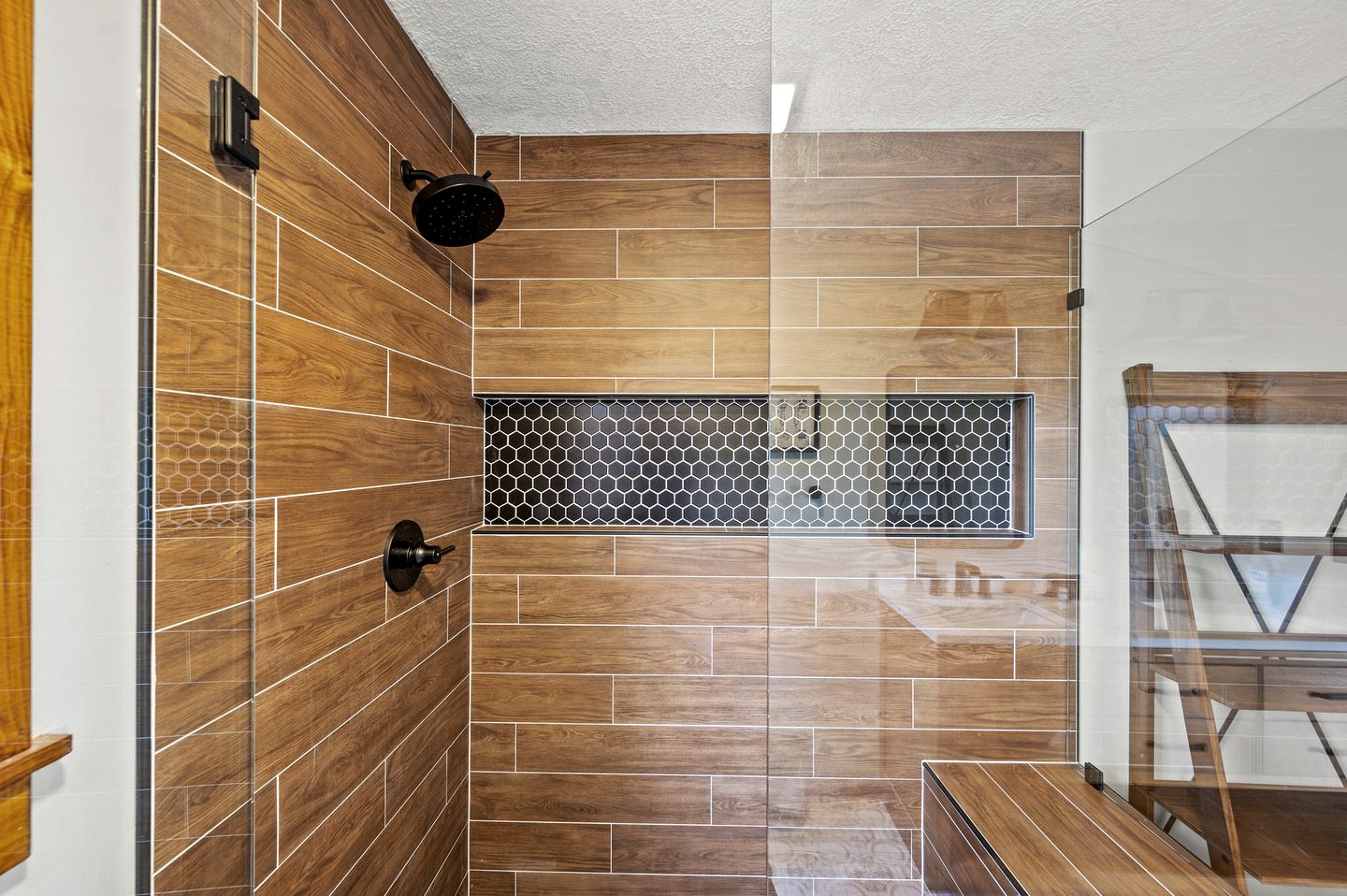 Luxurious Accessible Getaway Cabin with Hot Tub and Panoramic Views in the Smoky Mountains, Tennessee