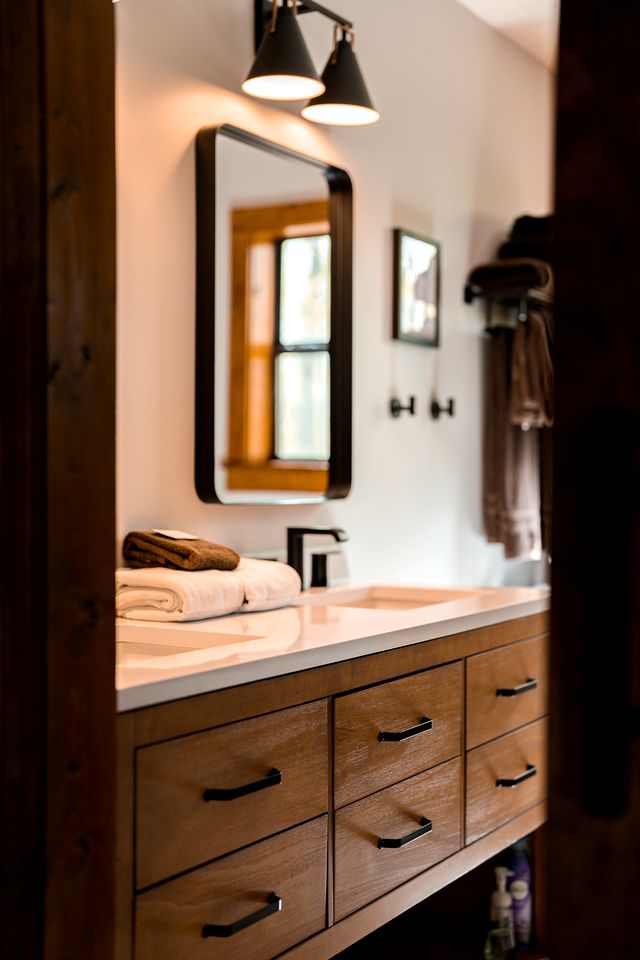 Luxurious Accessible Getaway Cabin with Hot Tub and Panoramic Views in the Smoky Mountains, Tennessee