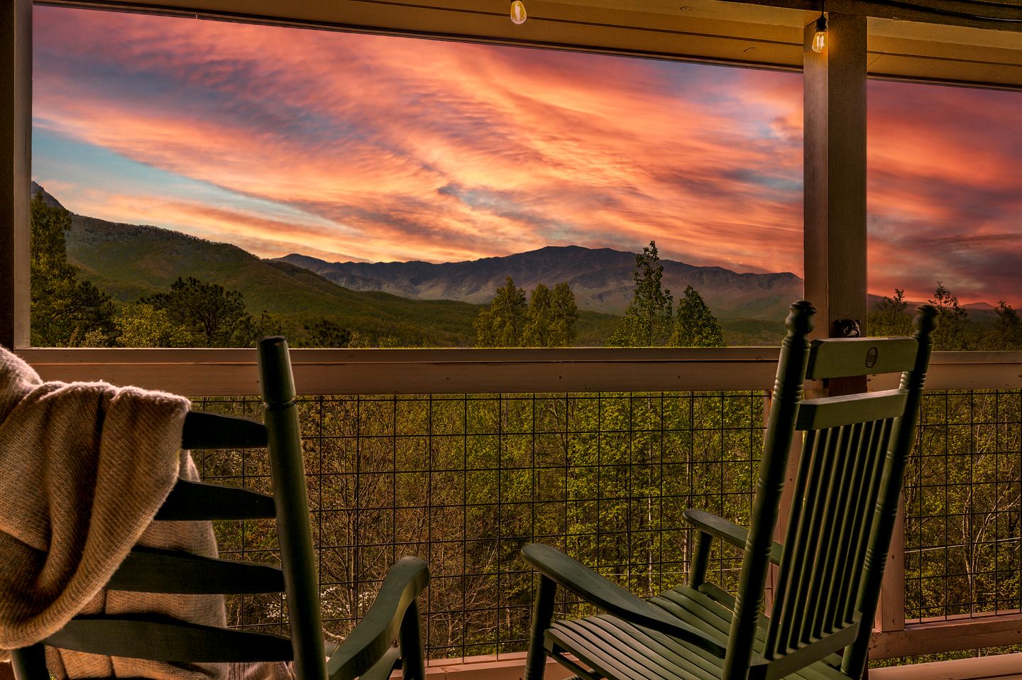 Luxurious Accessible Getaway Cabin with Hot Tub and Panoramic Views in the Smoky Mountains, Tennessee