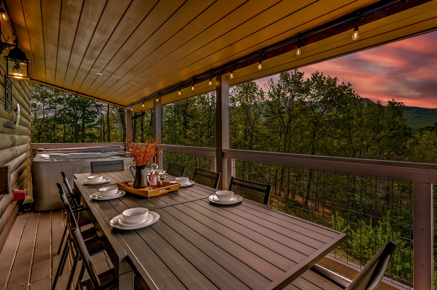 Luxurious Accessible Getaway Cabin with Hot Tub and Panoramic Views in the Smoky Mountains, Tennessee