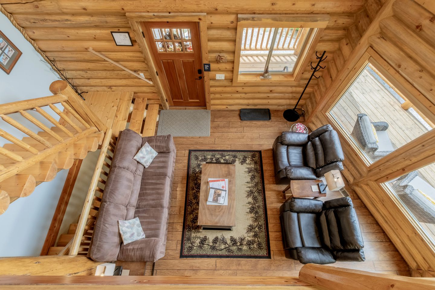 Pet-Friendly Luminous Cabin with Hot-Tub Perfect for Outdoor Activities in Leavenworth, Washington