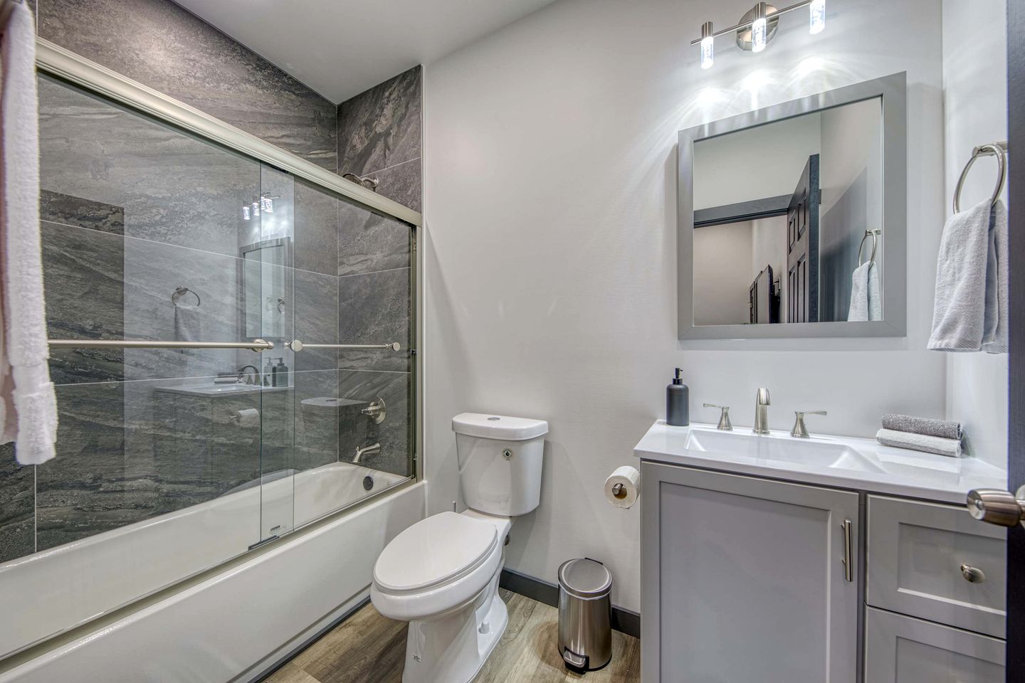 Brand-New Luxury Cabin with Game Room & Hot Tub near Downtown Gatlinburg, TN