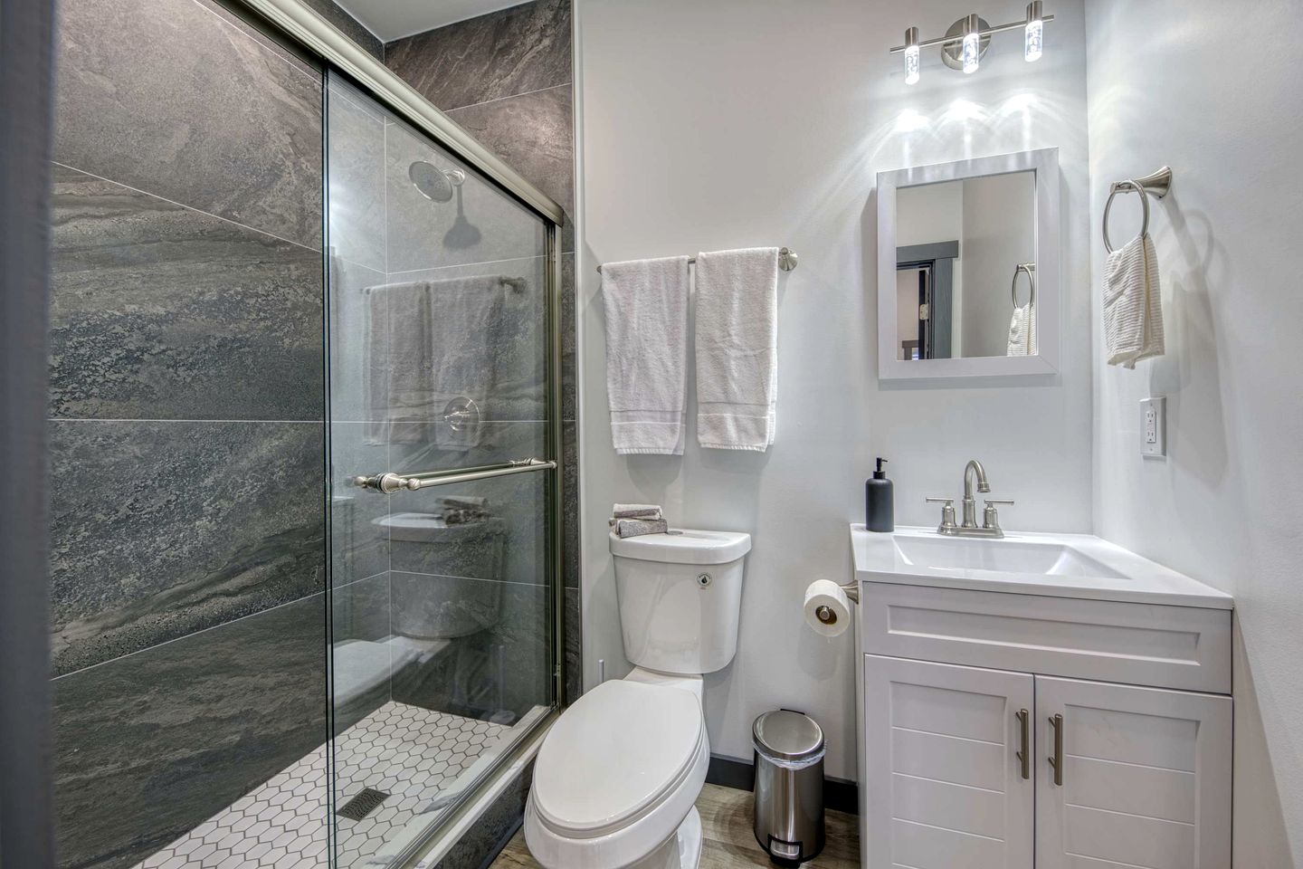 Brand-New Luxury Cabin with Game Room & Hot Tub near Downtown Gatlinburg, TN