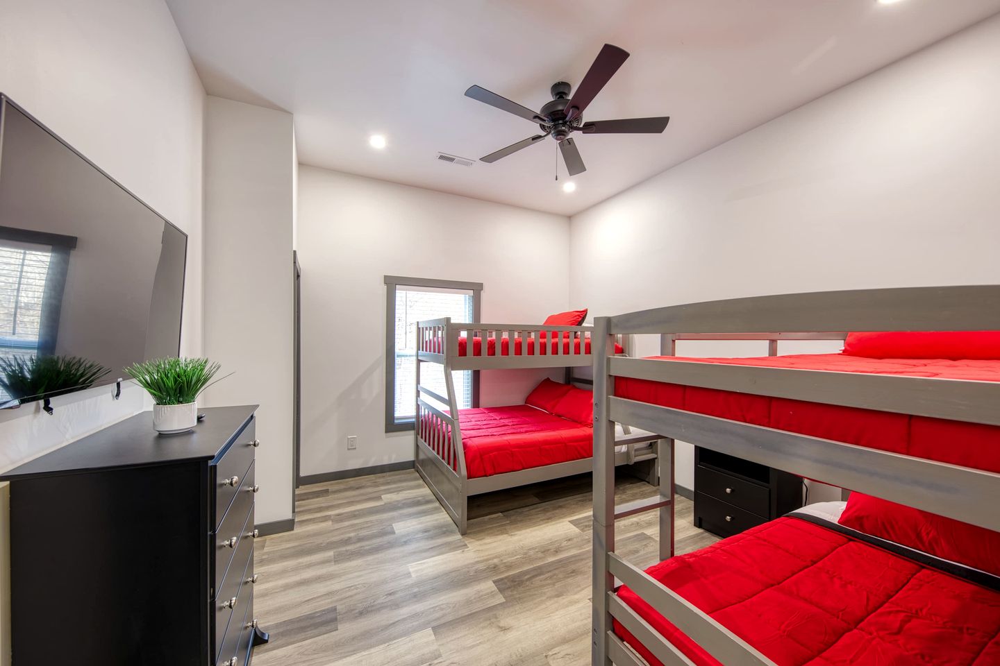 Brand-New Luxury Cabin with Game Room & Hot Tub near Downtown Gatlinburg, TN