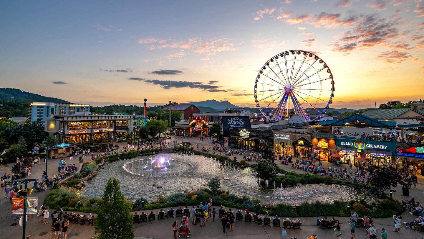 Brand-New Luxury Cabin with Game Room & Hot Tub near Downtown Gatlinburg, TN