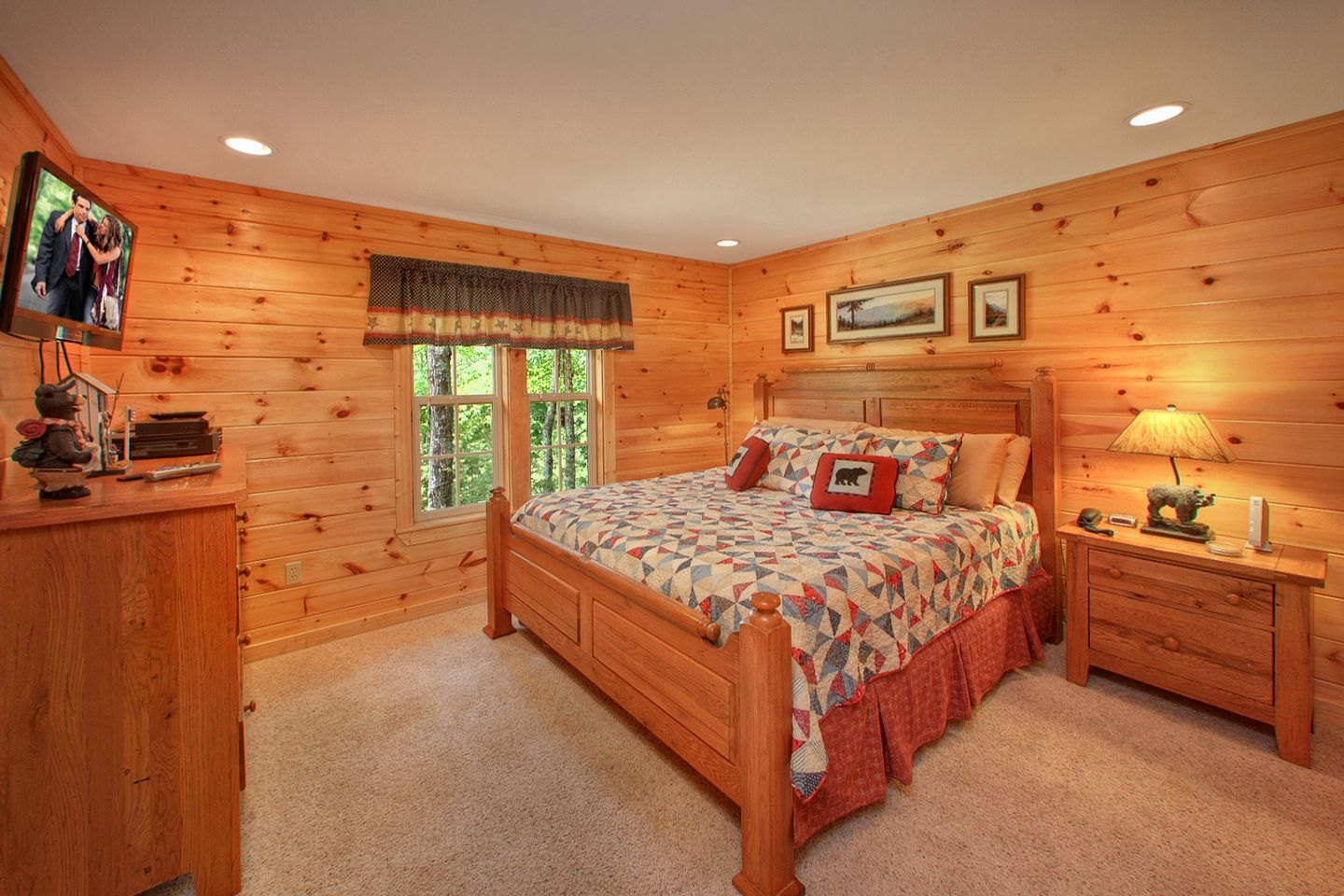 Beautiful Log Cabin with Extraordinary Views for Glamping near Gatlinburg
