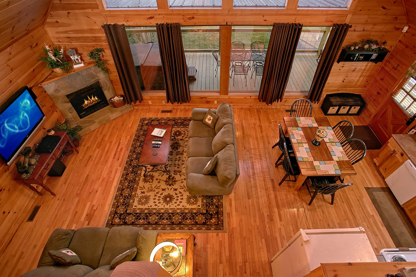 Beautiful Log Cabin with Extraordinary Views for Glamping near Gatlinburg