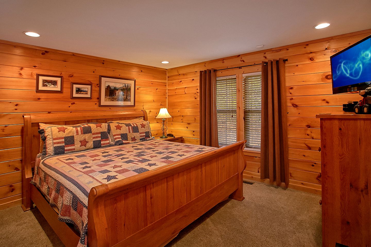 Beautiful Log Cabin with Extraordinary Views for Glamping near Gatlinburg