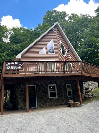 Cozy and Charming Cabin Nestled in the Hollywood Hills of Old Forge, Webb, NY