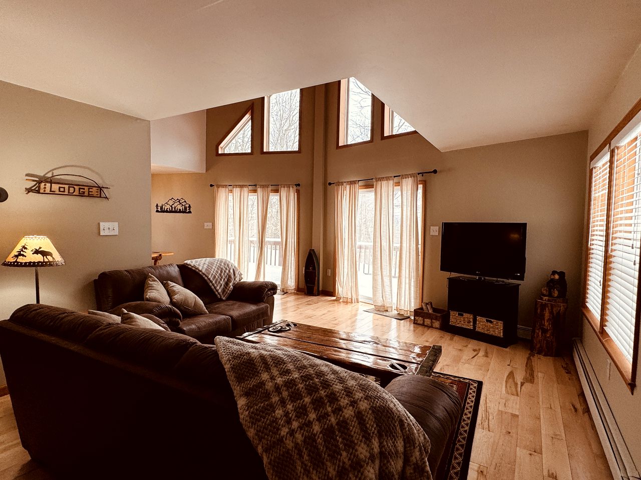 Cozy and Charming Cabin Nestled in the Hollywood Hills of Old Forge, Webb, NY