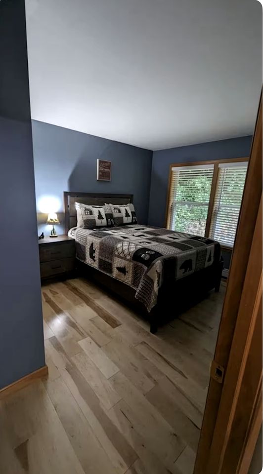 Cozy and Charming Cabin Nestled in the Hollywood Hills of Old Forge, Webb, NY