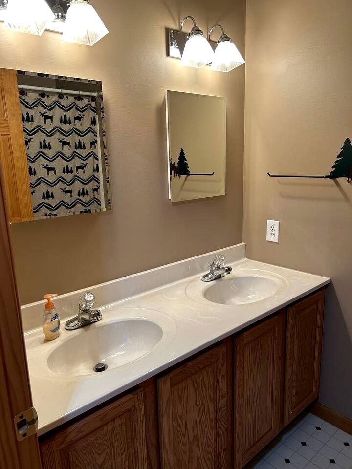 Cozy and Charming Cabin Nestled in the Hollywood Hills of Old Forge, Webb, NY