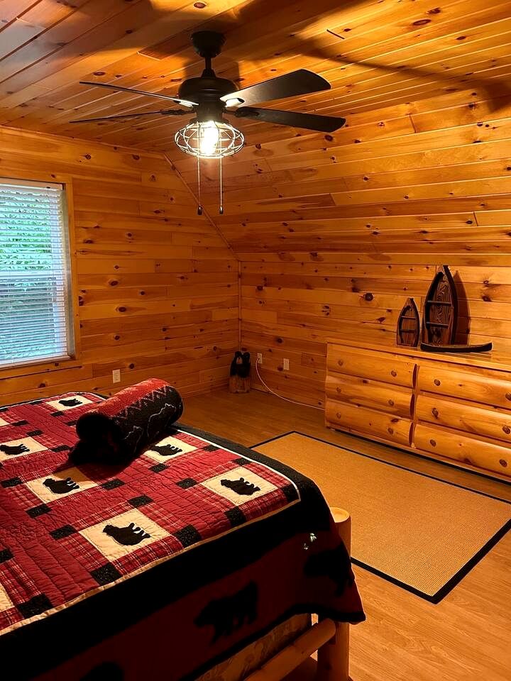 Cozy and Charming Cabin Nestled in the Hollywood Hills of Old Forge, Webb, NY