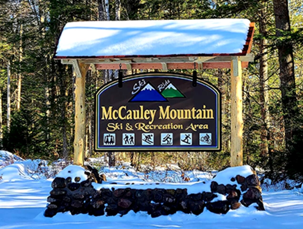 Cozy and Charming Cabin Nestled in the Hollywood Hills of Old Forge, Webb, NY