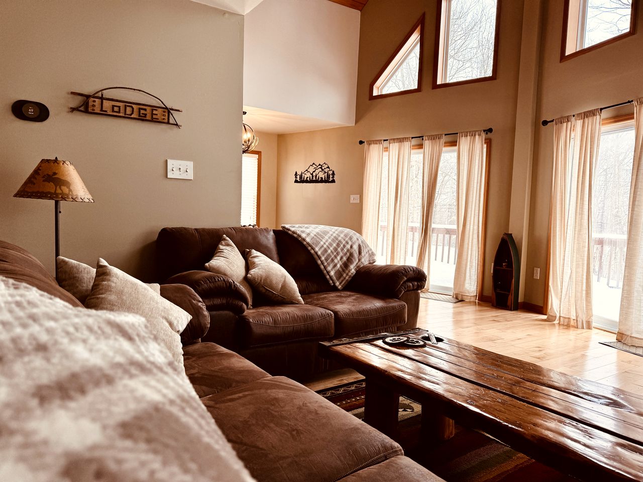 Cozy and Charming Cabin Nestled in the Hollywood Hills of Old Forge, Webb, NY