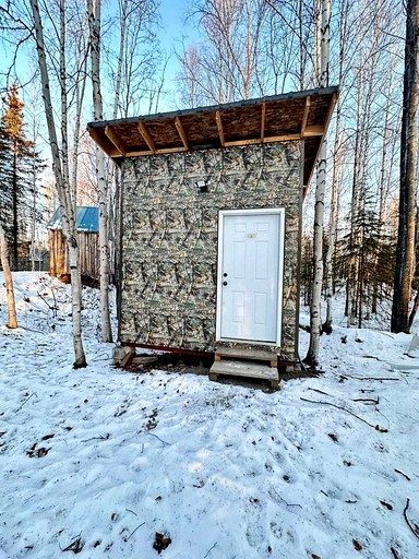 Charming Micro Cabin Stay with Dedicated Play Area and Quick Access to River in Houston, Alaska
