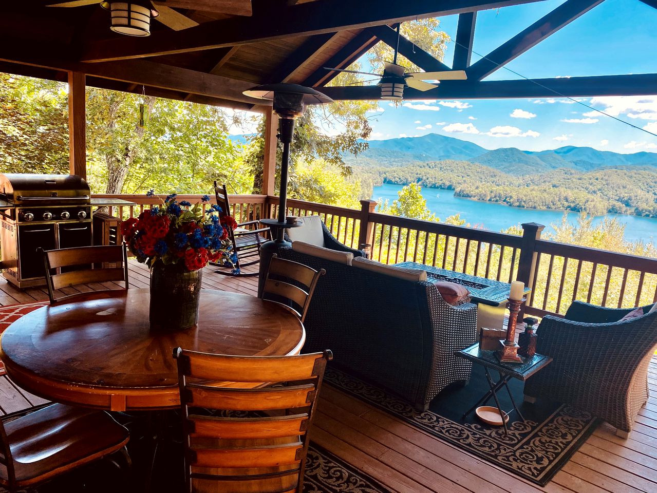 Amazing Cottage with Fire Pit and Hot-tub in Lake Santeetlah, North Carolina