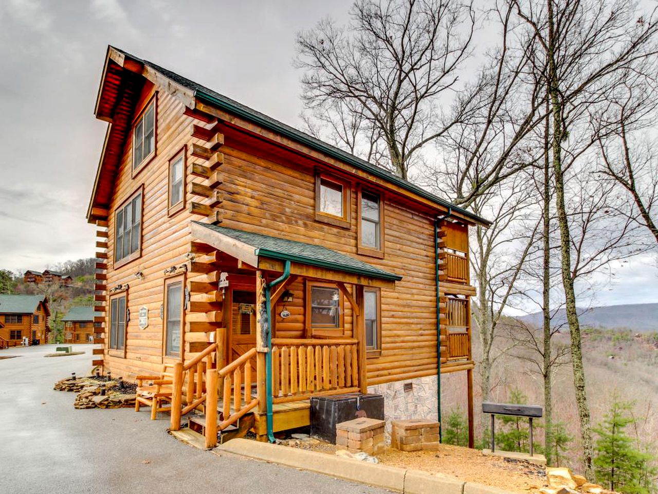 Family-Friendly Cabin with Views near Sevierville, Tennessee