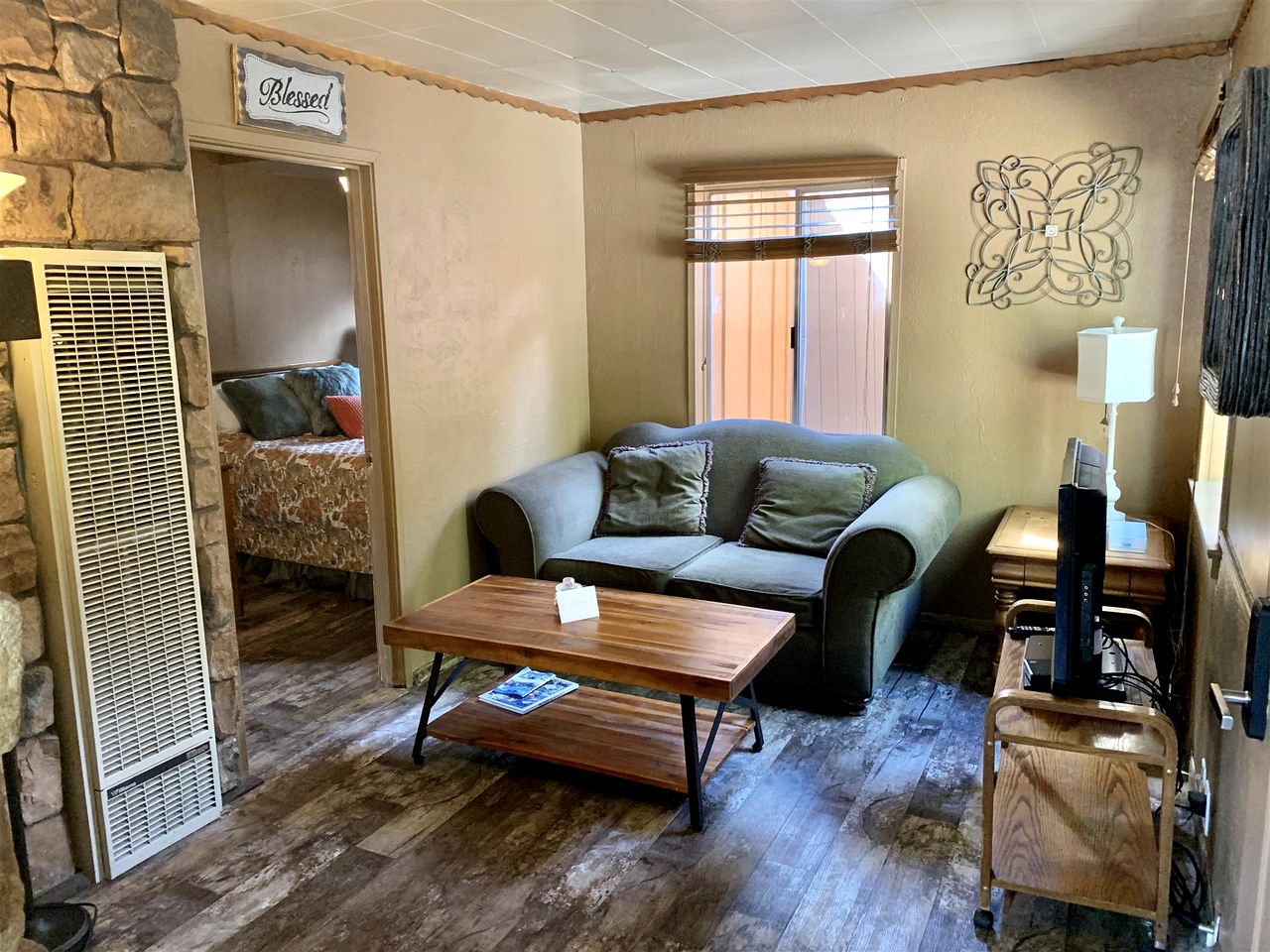Romantic, One Bedroom Cabin in Big Bear Lake, Perfect for a Weekend of Hiking the Pine Knot Trail