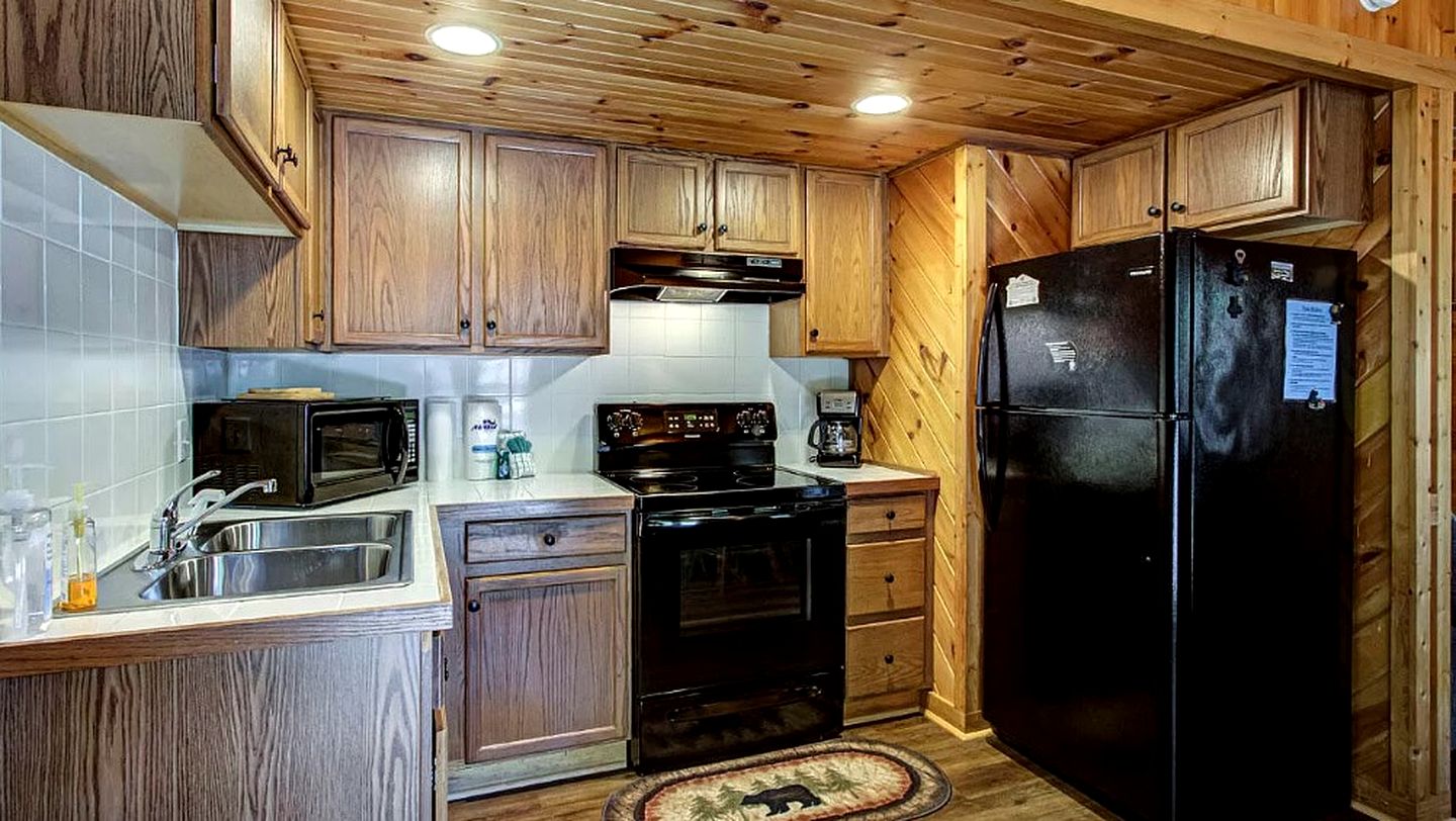 Fabulous Cabin with Nice Forest Vistas in Gatlinburg, Tennessee