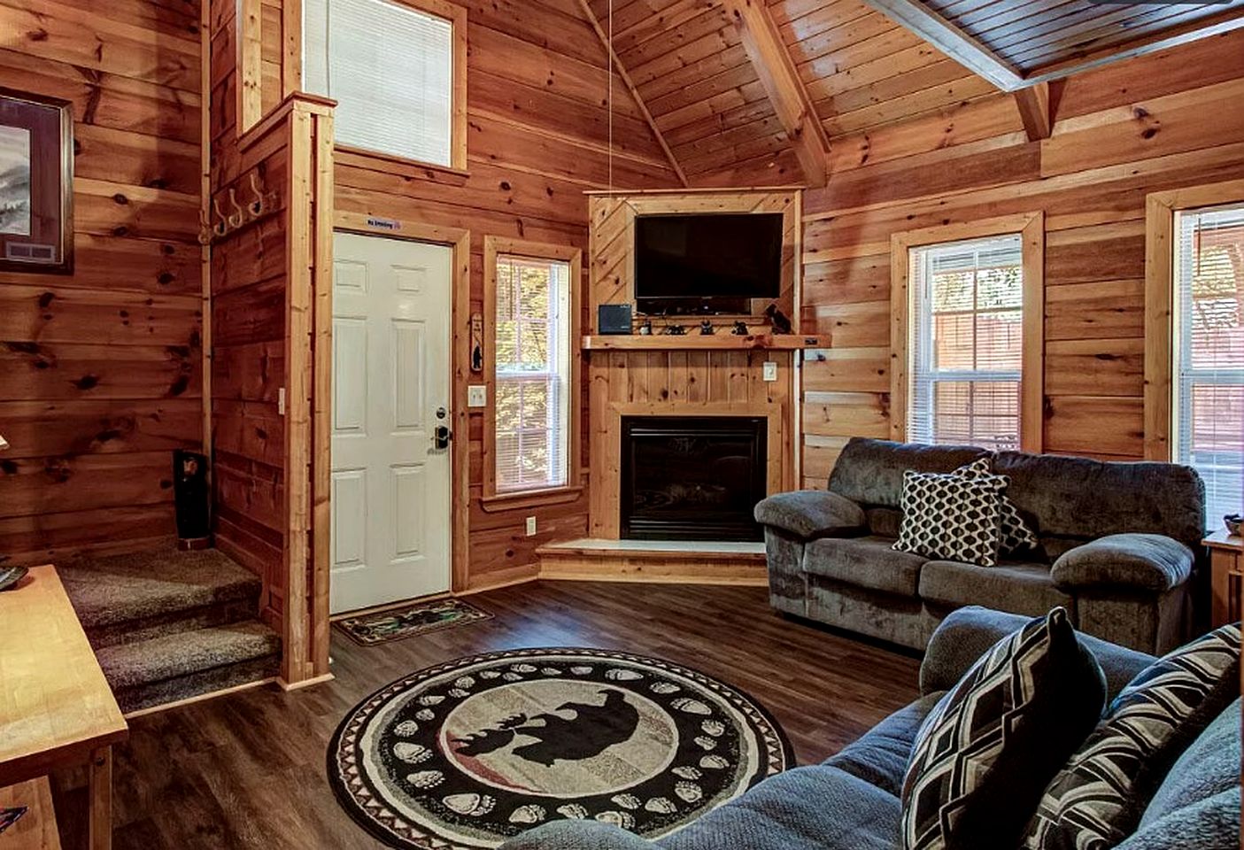 Fabulous Cabin with Nice Forest Vistas in Gatlinburg, Tennessee