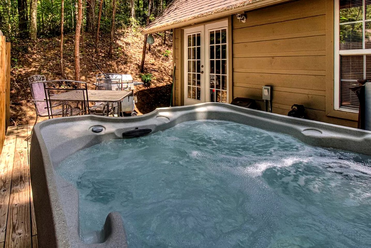 Fabulous Cabin with Nice Forest Vistas in Gatlinburg, Tennessee