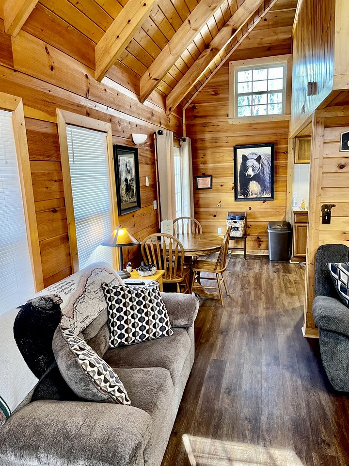 Fabulous Cabin with Nice Forest Vistas in Gatlinburg, Tennessee