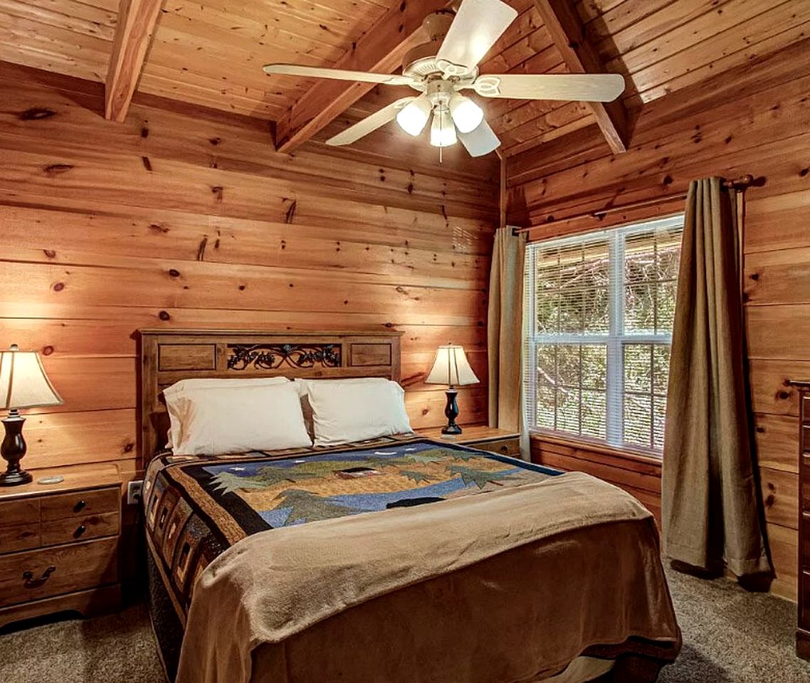 Fabulous Cabin with Nice Forest Vistas in Gatlinburg, Tennessee